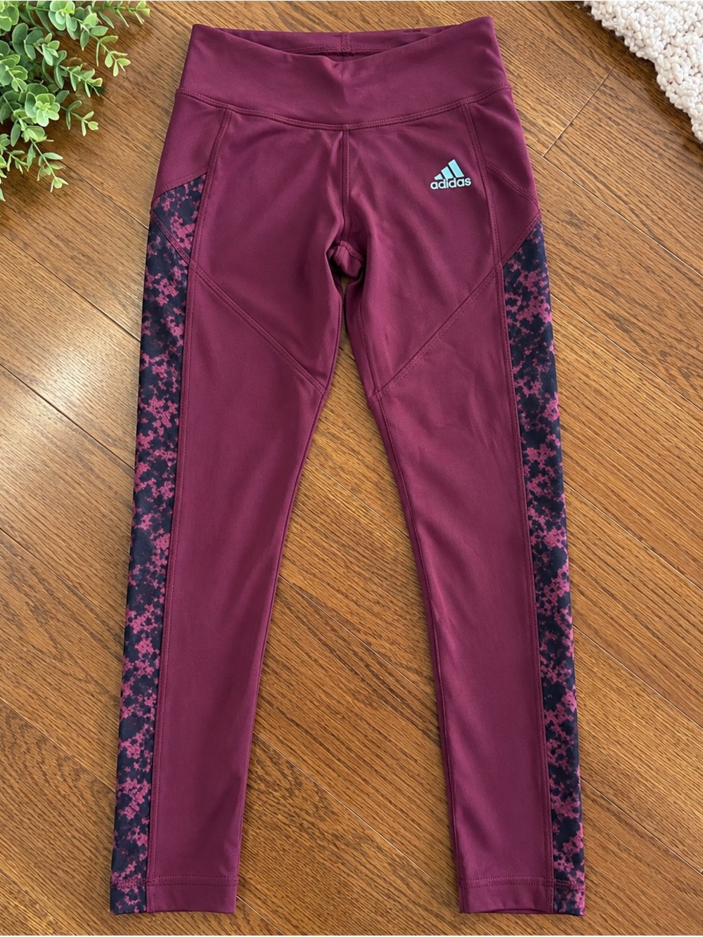Women’s Adidas Burgundy Performance Leggings | Size Small
